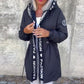 Trendy damesjas met capuchon en trekkoord in de taille