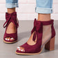 Dames sandalen met open teen en dikke hak en strik