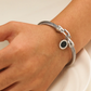 Vintage-geïnspireerde Fijne Armband met Spiraalstructuur en Hoefijzersluiting