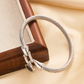 Vintage-geïnspireerde Fijne Armband met Spiraalstructuur en Hoefijzersluiting